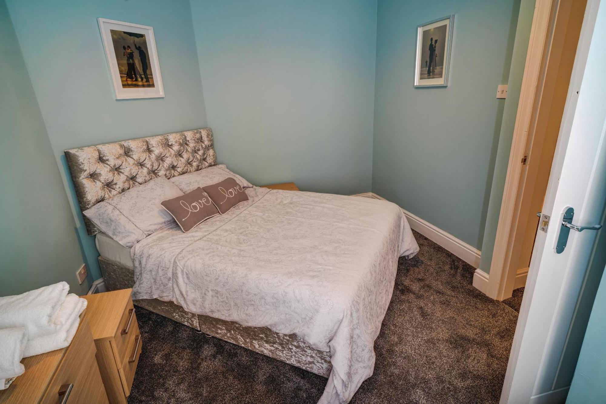 Beachmount Holiday Apartments Colwyn Bay Room photo